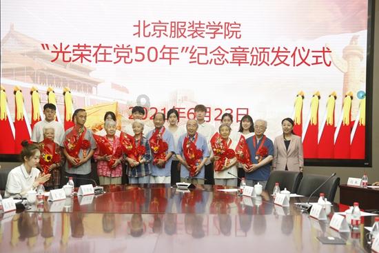 男子边打电话边救下从6楼坠落男童：每个人都会这样做的，应该的